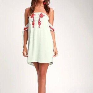 🌼 FINAL PRICE Lulu’s Crysta Light Sage Embroidered Dress